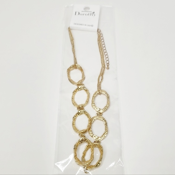 Gold Texture Metal Oval Ring Link Necklance - Picture 5 of 5